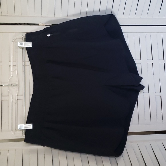 CRZ Yoga new black shorts with inner panti woman size 14 - Picture 1 of 4